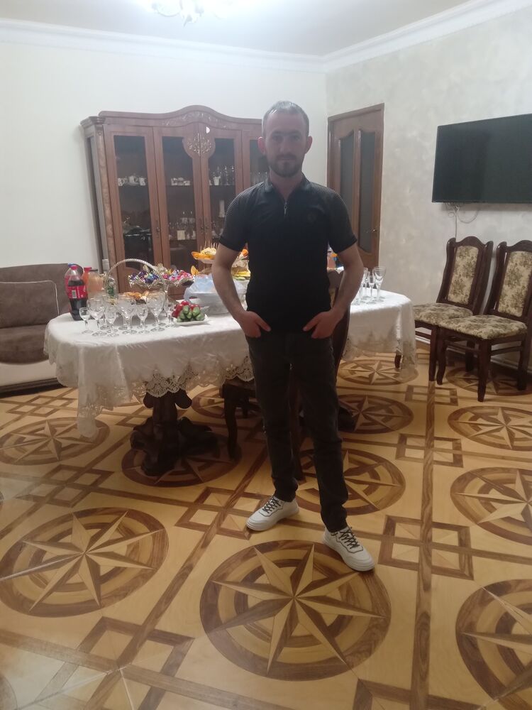  44406989  Artur, 37 ,    