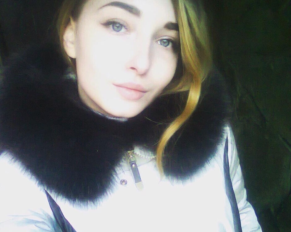  19762759  Ilana, 27 ,    