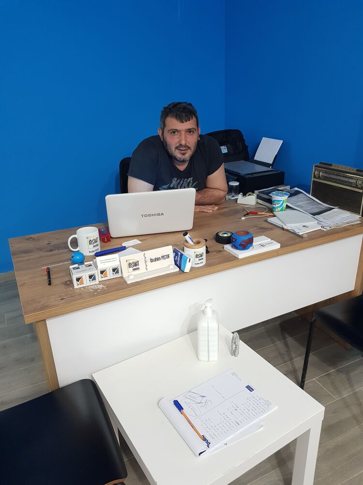  50705629  Oktay, 44 ,    