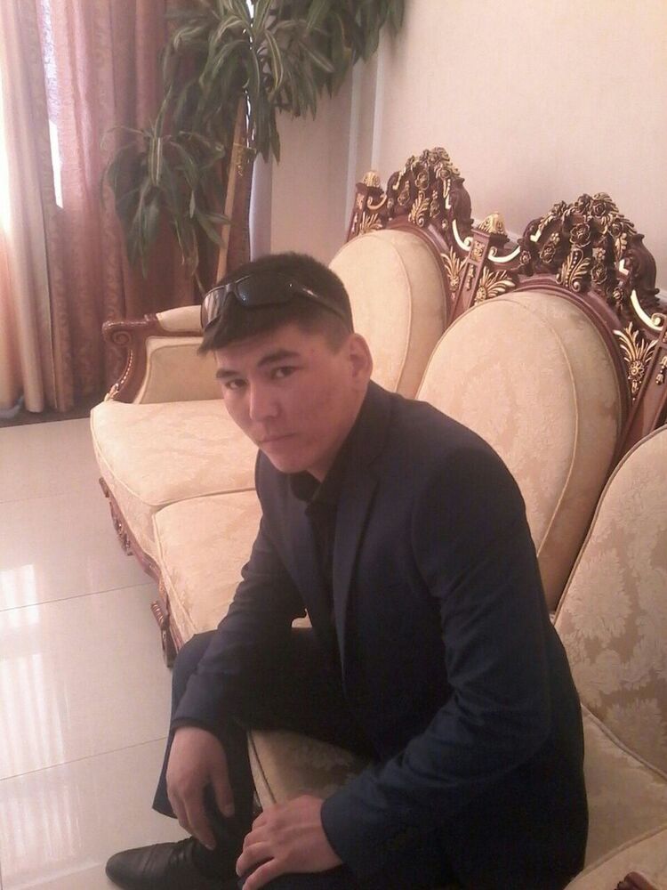  15052979  Janik, 37 ,    