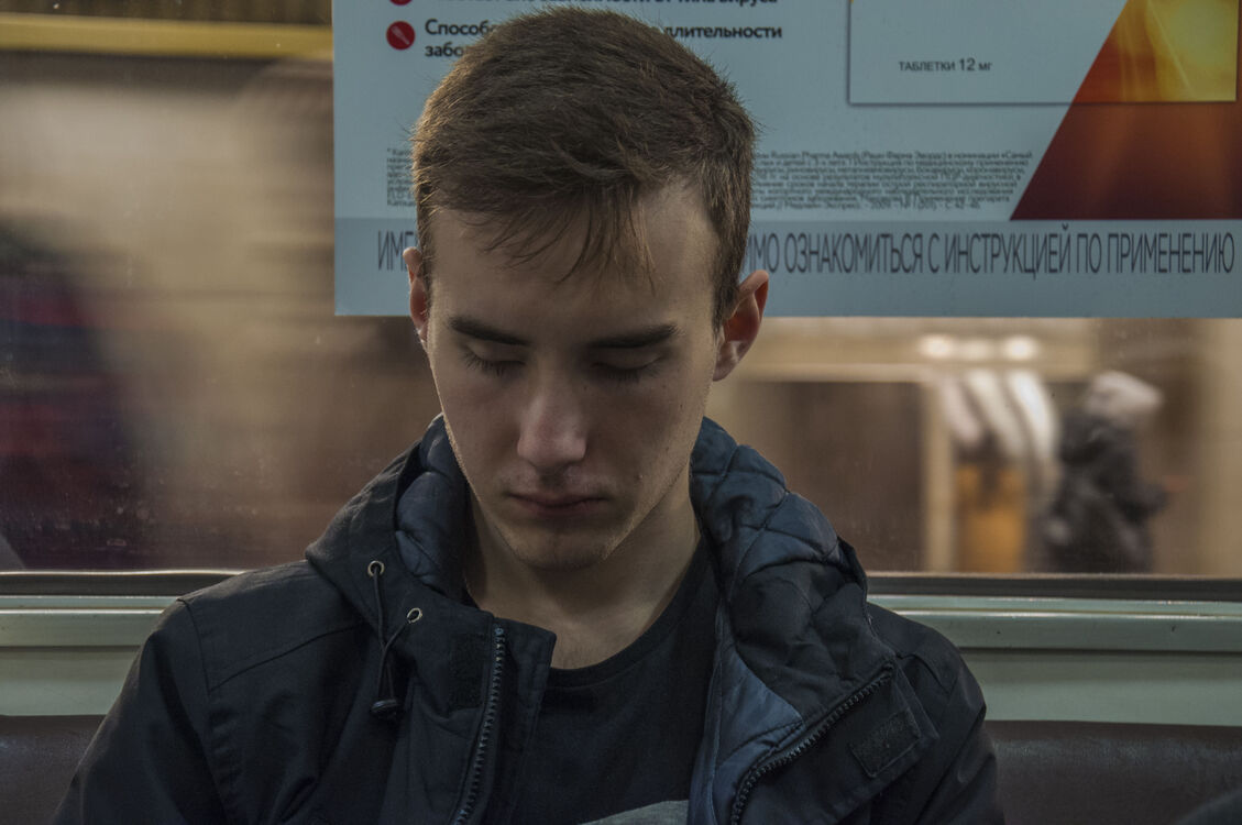  40923109  Ilya, 22 ,    -