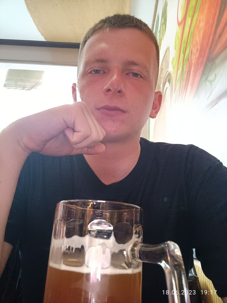  ,   Viktor, 25 ,   ,   