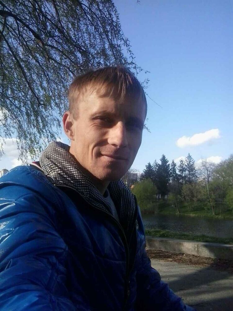  9579129  Sergei, 39 ,    