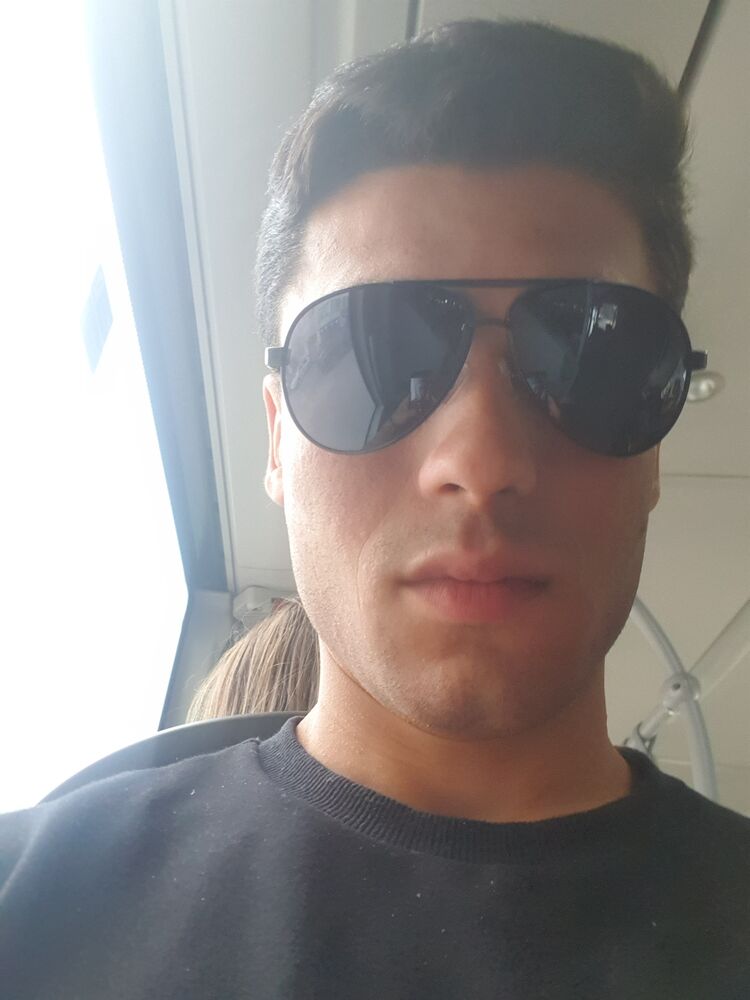  ,   Leon, 27 ,   ,   