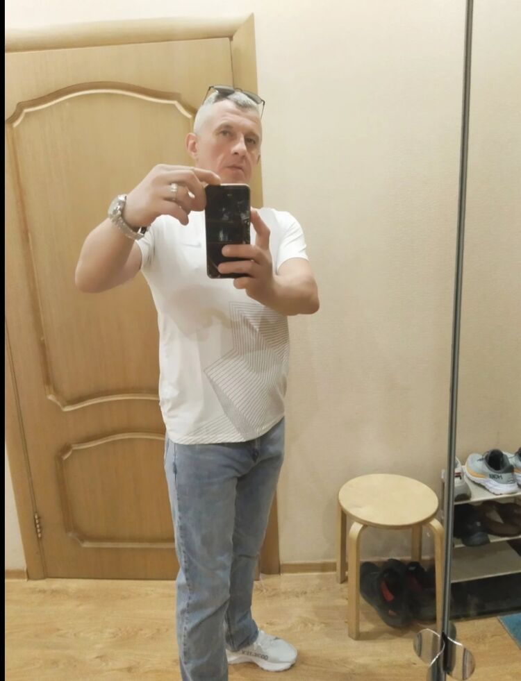  ,   Nik, 47 ,   c 