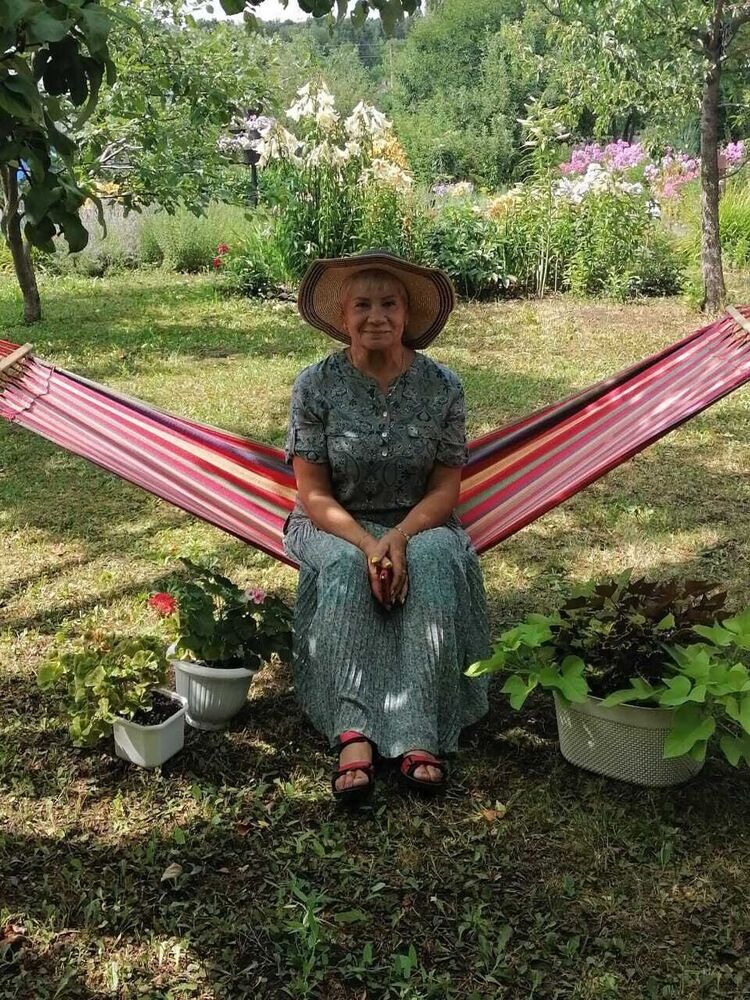  28742159  Valentina, 68 ,    