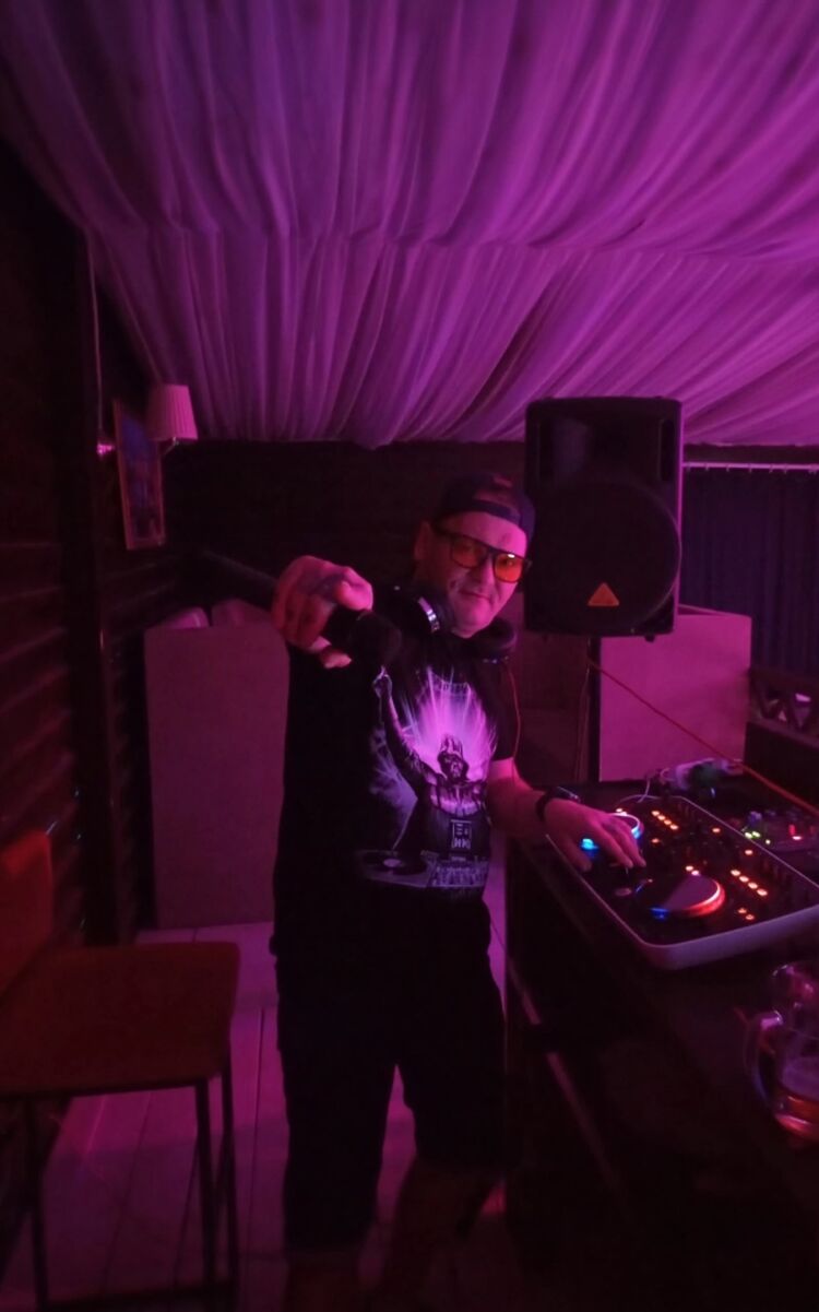  53429429  Dj PozitiFF, 42 ,    -