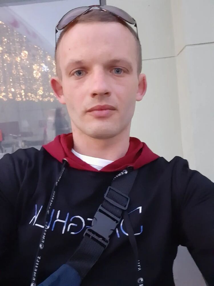  25206399  Maksim, 33 ,    