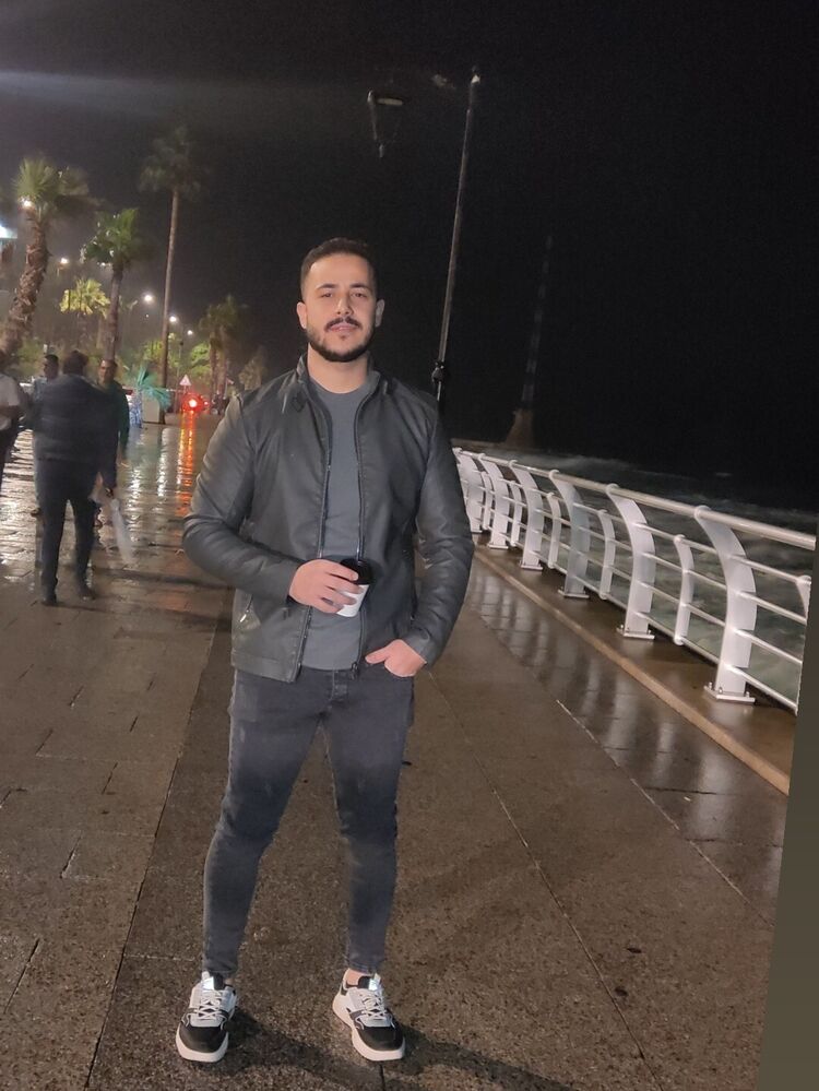  44967379  Musab, 26 ,    Beirut