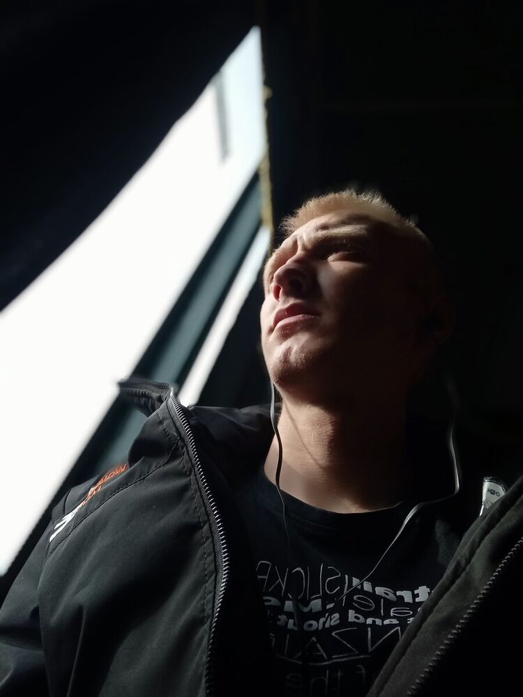  22310969  Vlad, 33 ,    