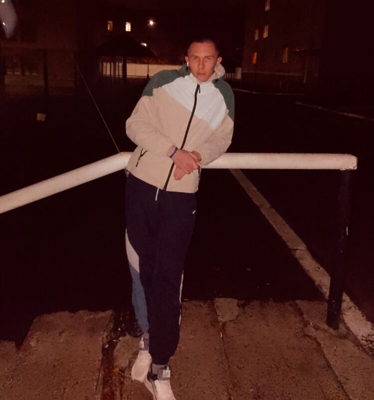  54253909  Vladimir, 24 ,    