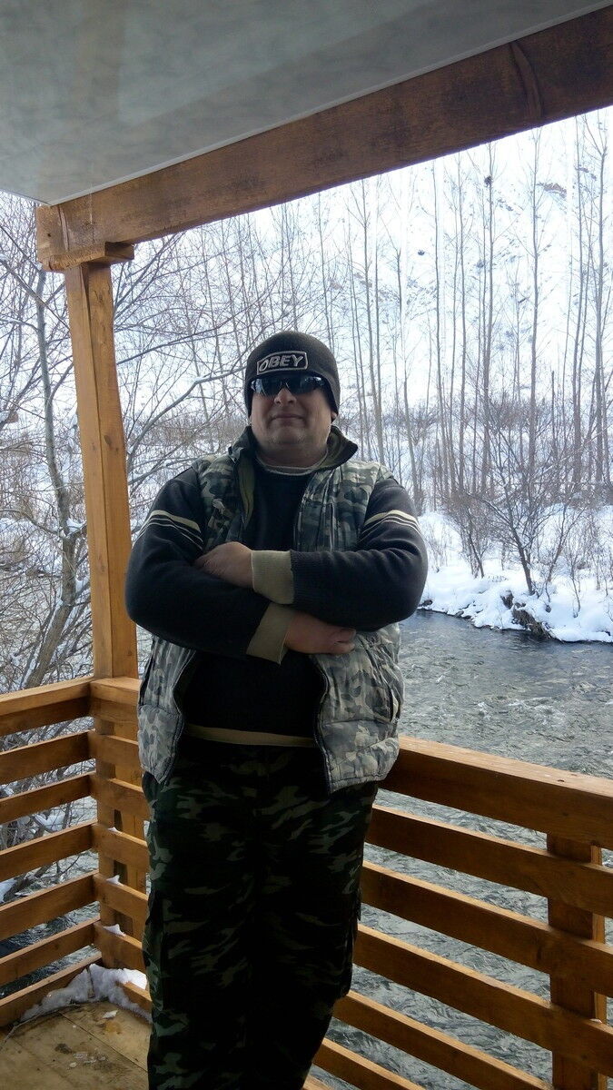  ,   Eduard, 44 ,   