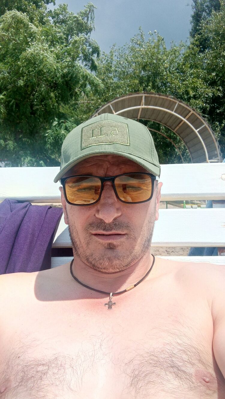  ,   Artyom, 46 ,   ,   , c , 