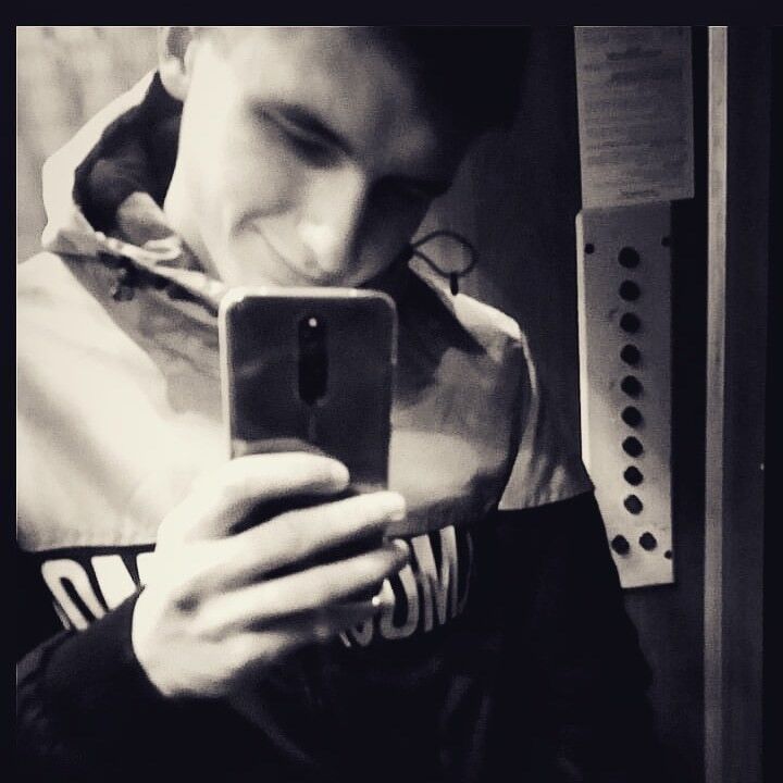  18547959  Mihail, 24 ,    