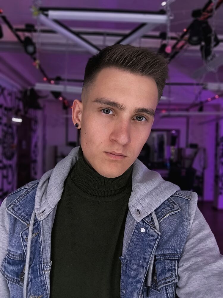  ,   Maxim, 22 ,   ,   