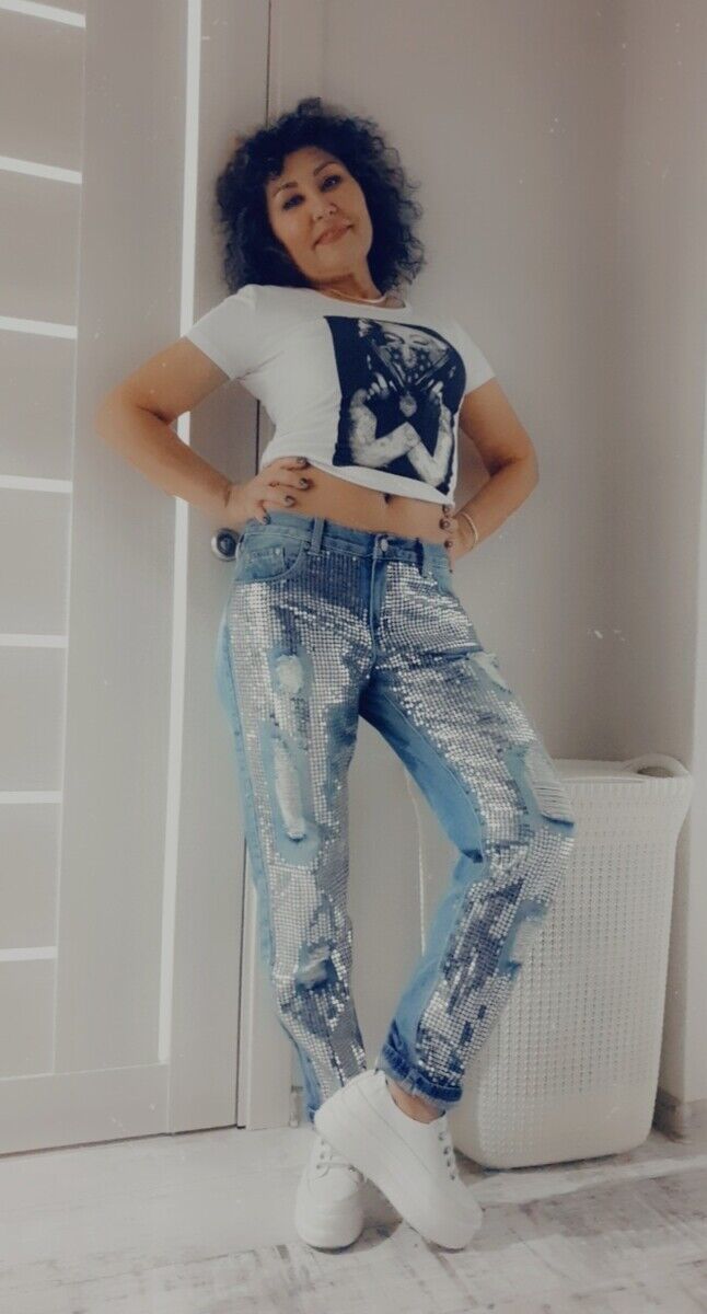  22114209  Adora, 59 ,    