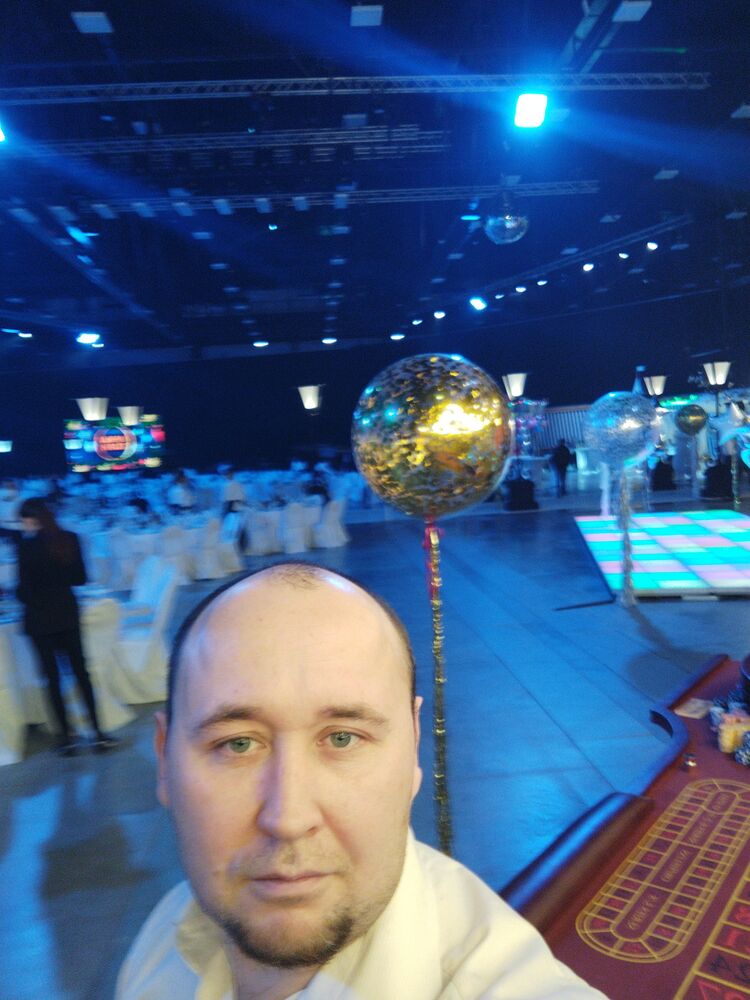  30766009  Roman, 42 ,    -