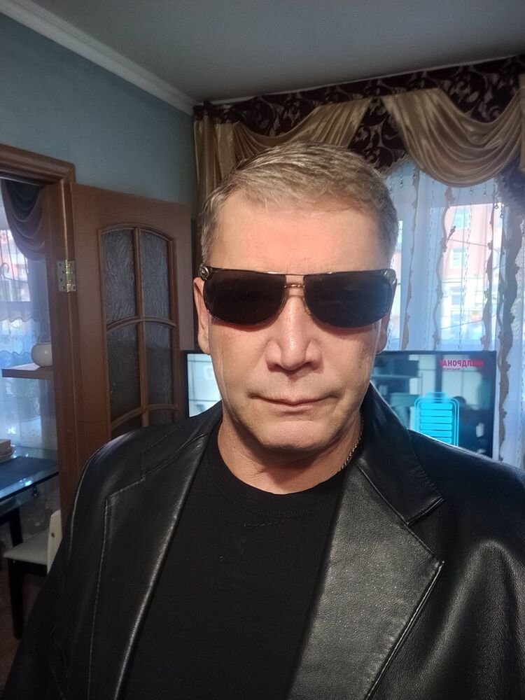  ,   Oleg, 55 ,   c 