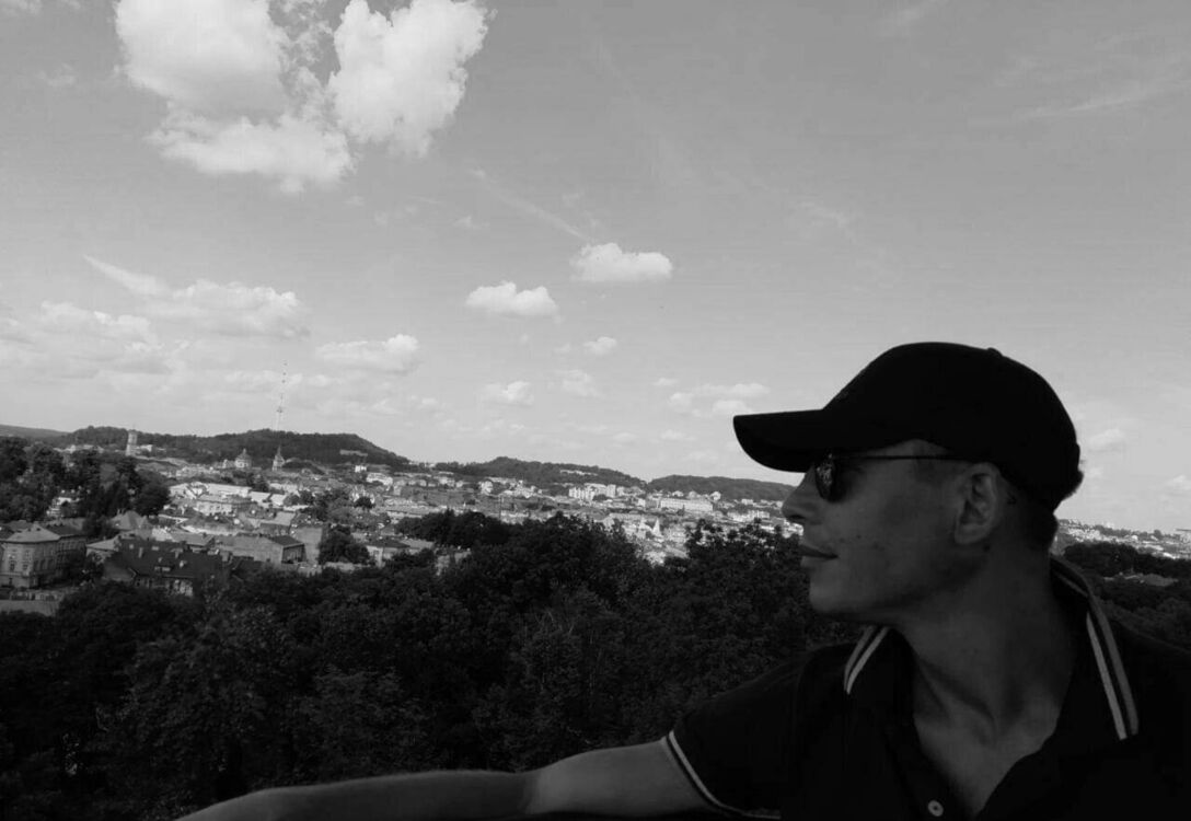  14588039  Andriu, 40 ,    