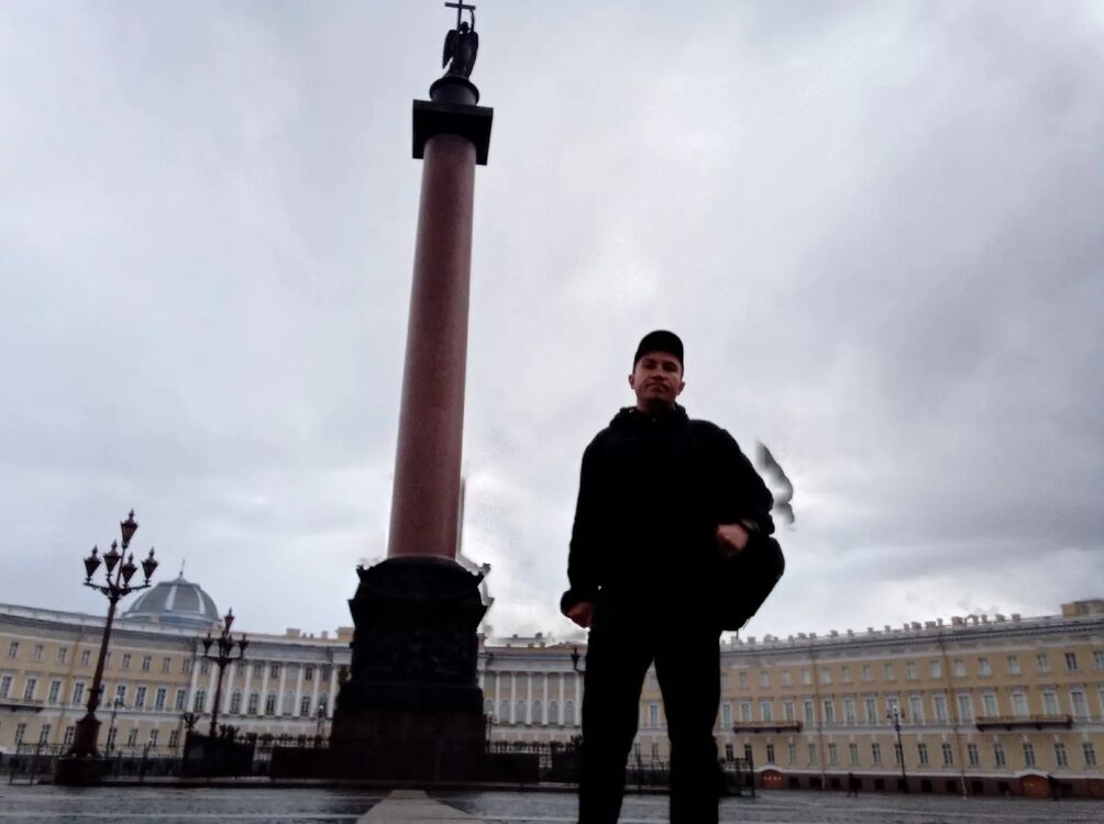  32890799  Viktor, 35 ,    
