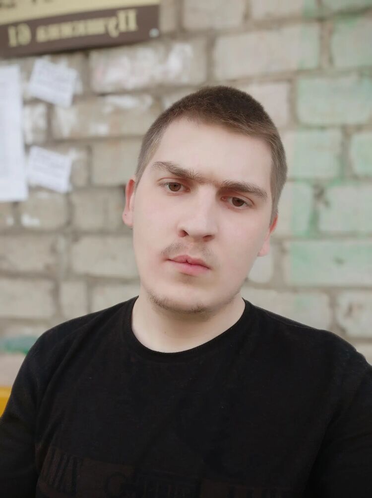  39252919  Pavlo, 24 ,    