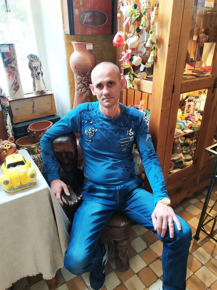  17525029  Sergej, 53 ,    