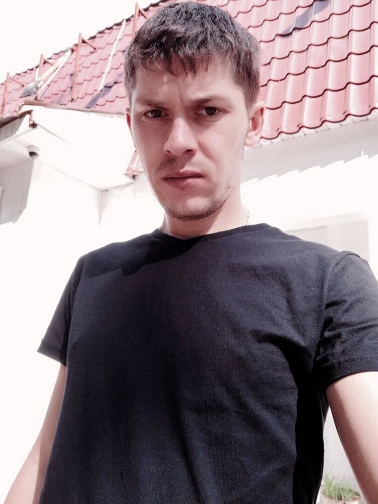  ,   Artur, 32 ,   ,   , c , 
