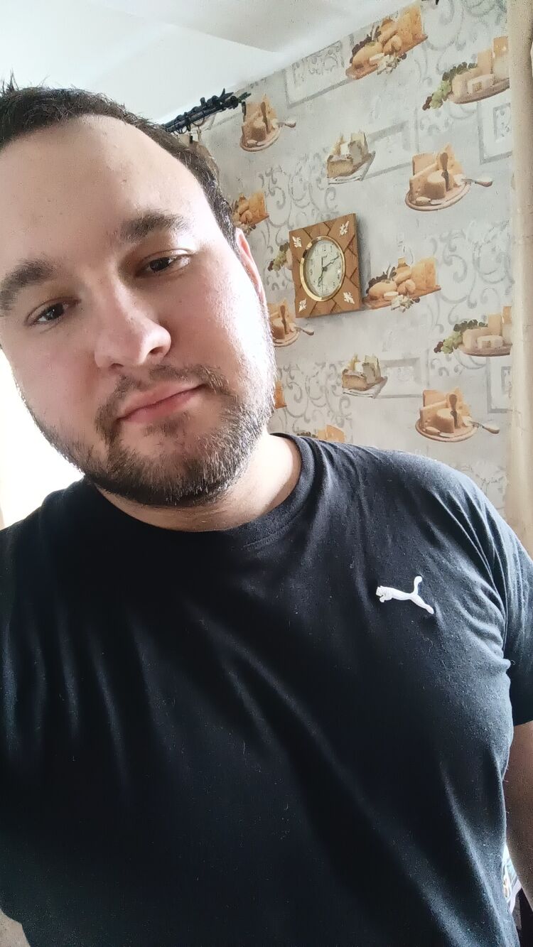  44272719  Valentin, 26 ,    -