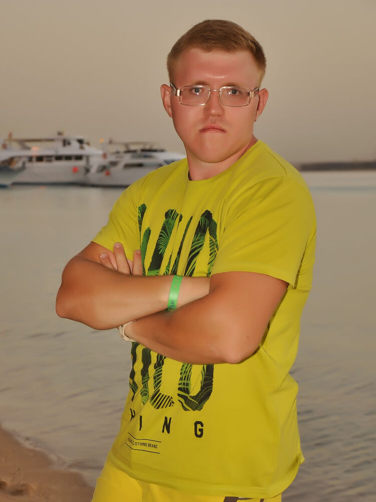  14522509  Maksim, 36 ,    