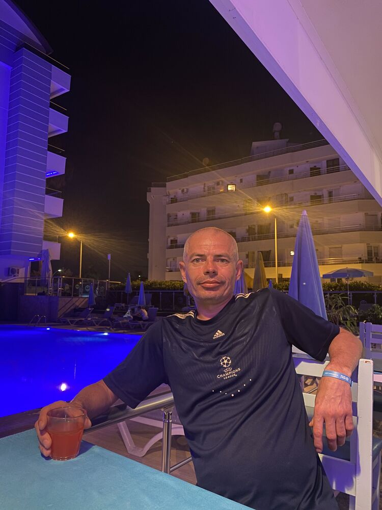  36323139  Anton, 44 ,    