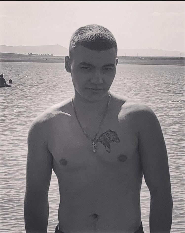  ,   Vlad, 21 ,   ,   