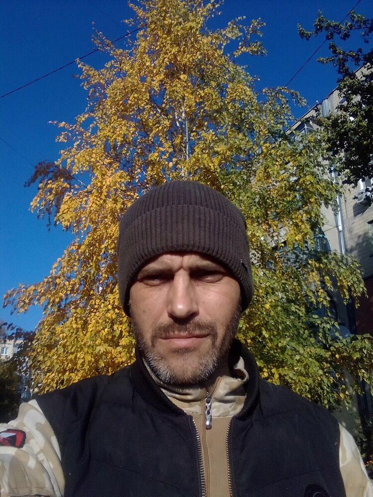  21923329  Yuri, 47 ,    