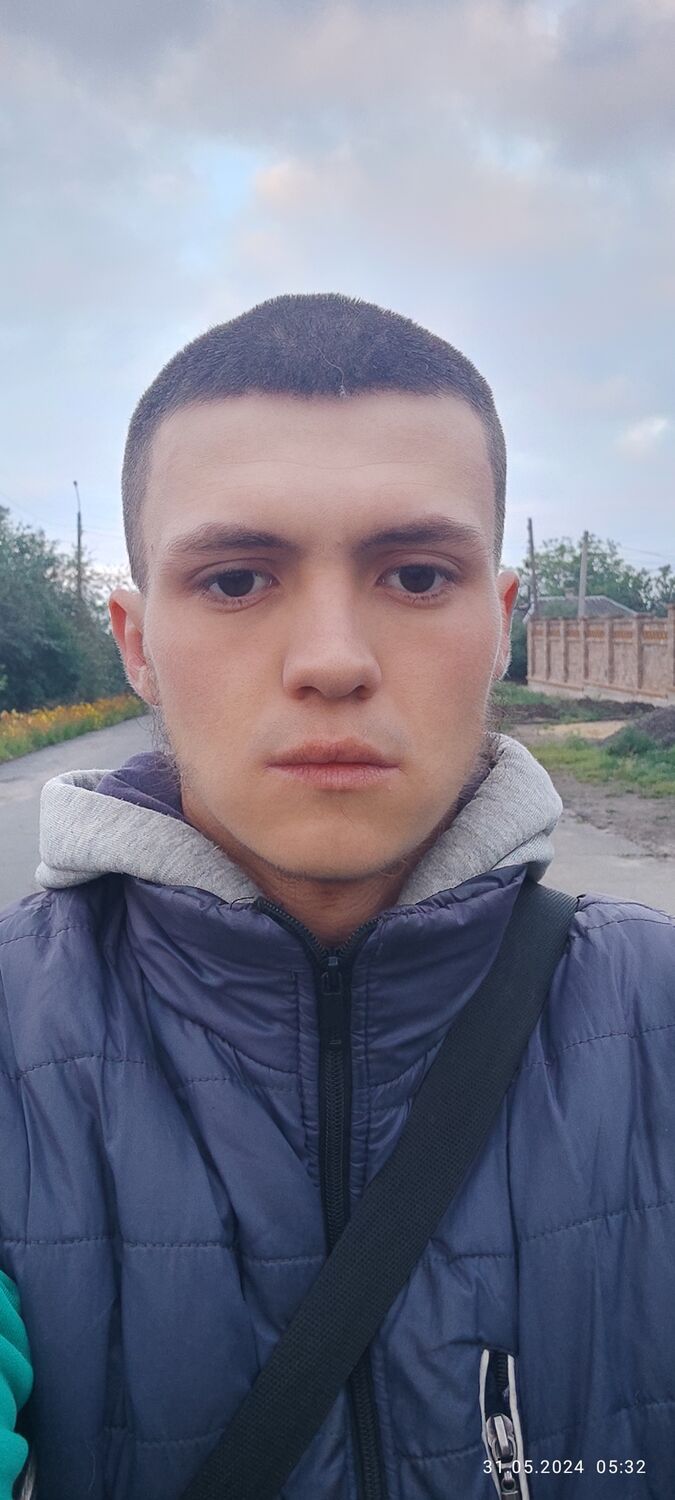  48944029  Stanislav, 27 ,    