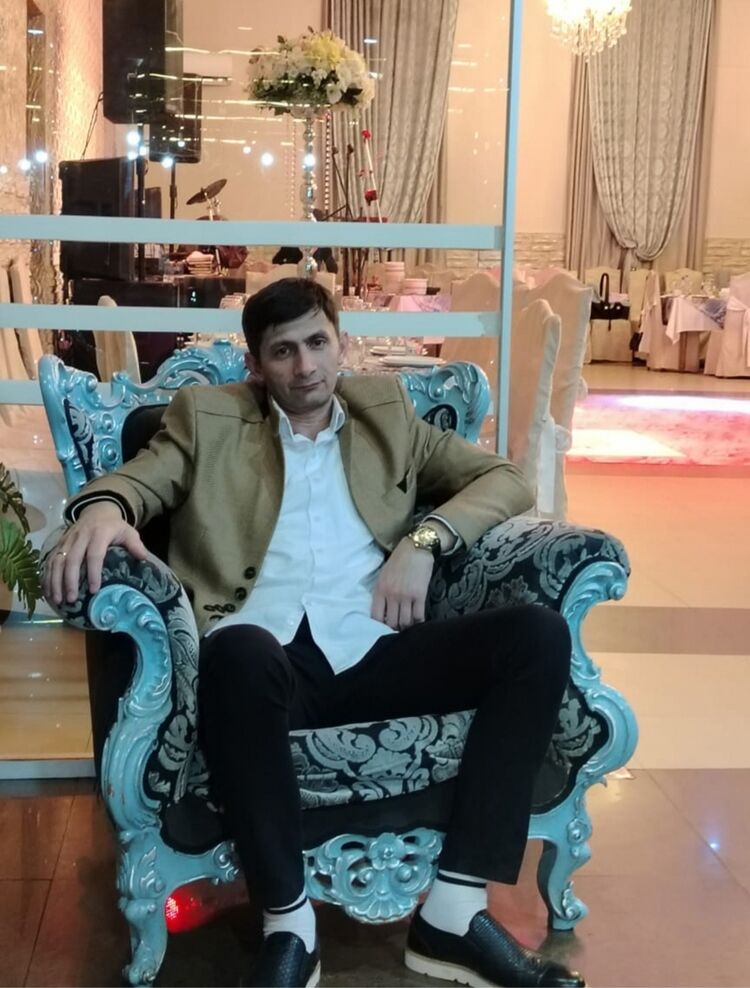  53015799  Giorgi, 44 ,    