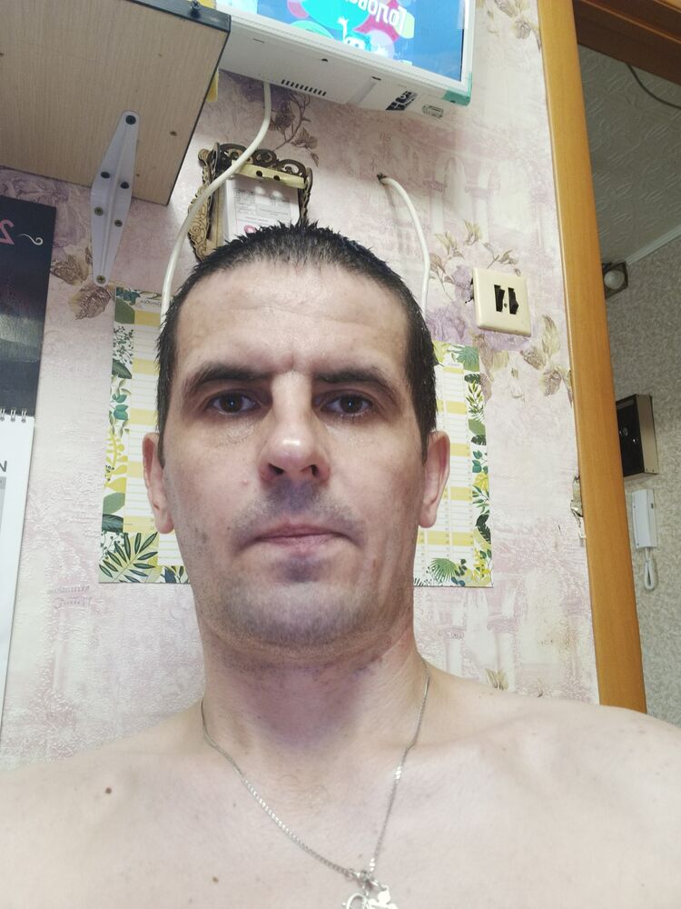  45492639  Roman, 40 ,    