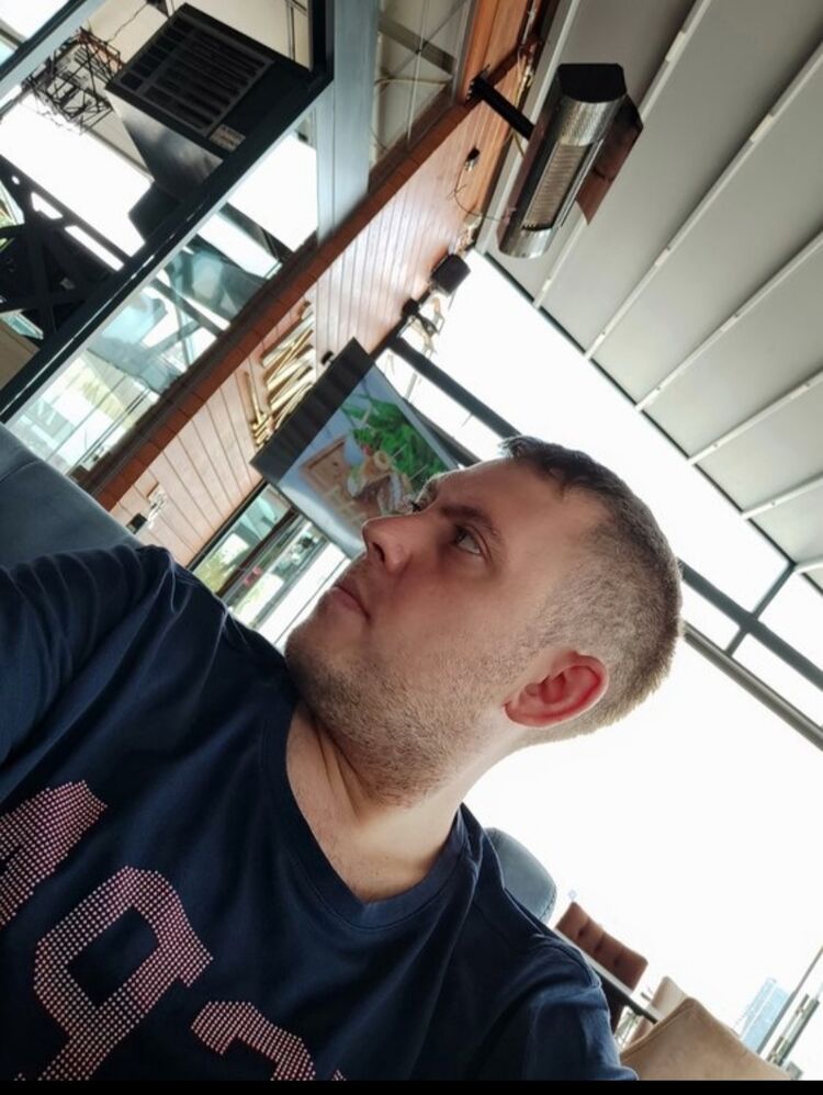  39513169  Vlad, 36 ,    