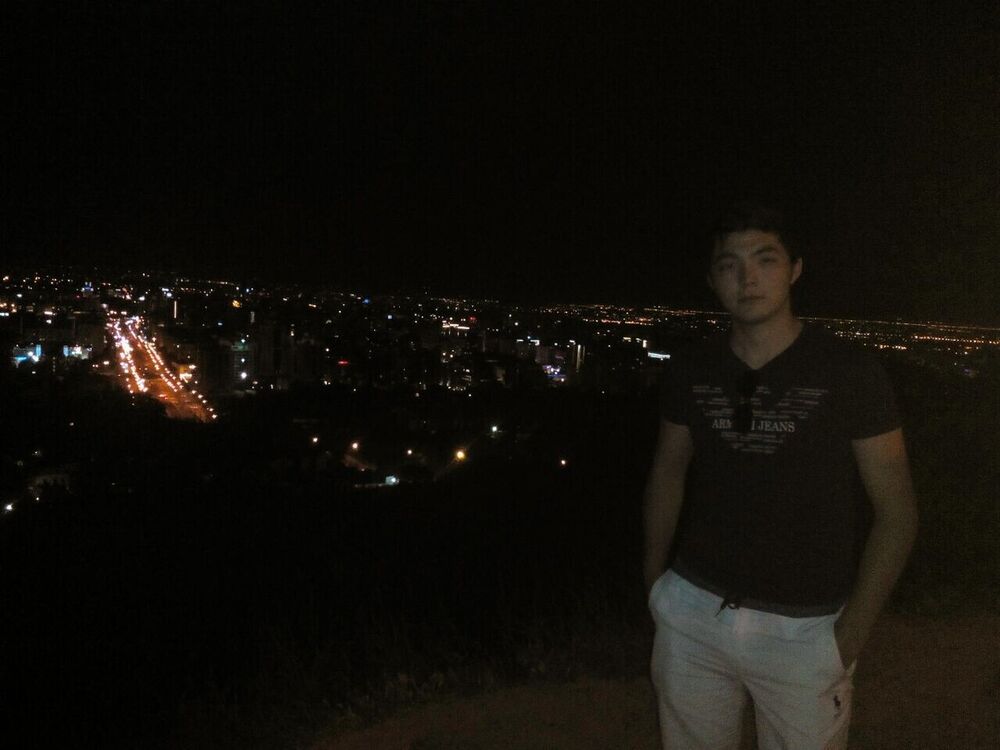  11453159  Maks, 31 ,    