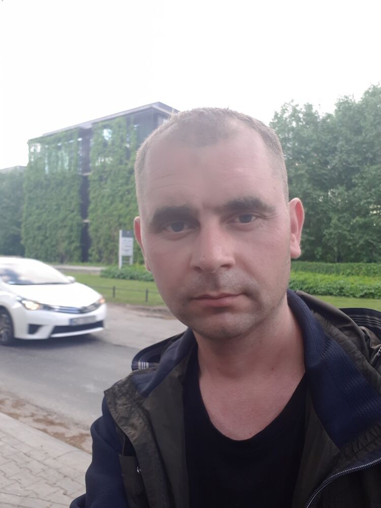  18125949  Andrei, 46 ,    