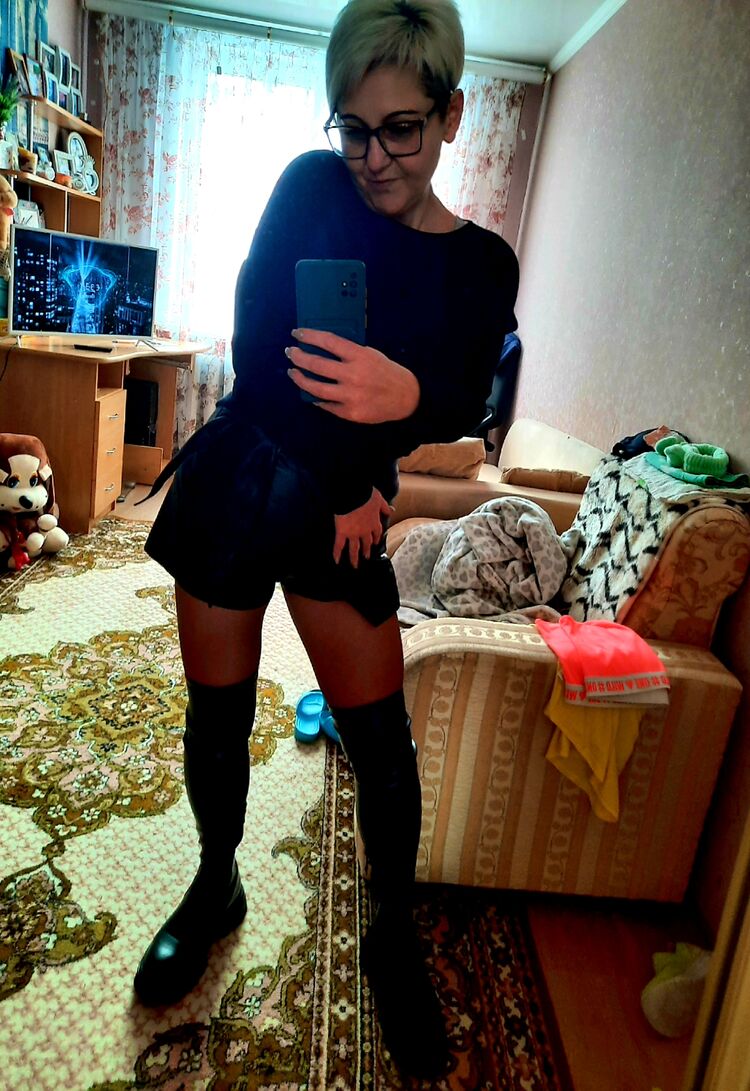  47260139  Elena, 48 ,    