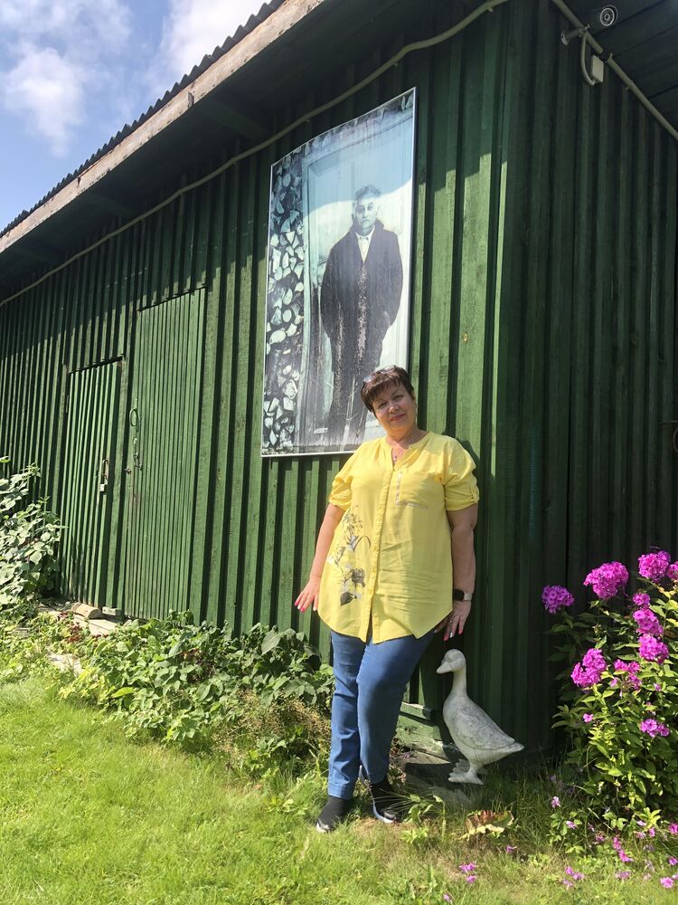  52205619  , 63 ,    -