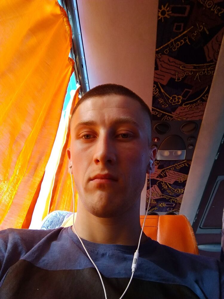  44025979  Sergiu, 27 ,    