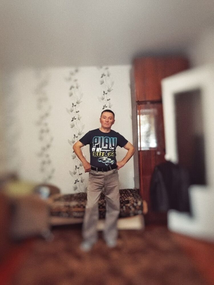  ,   Sergej, 46 ,   