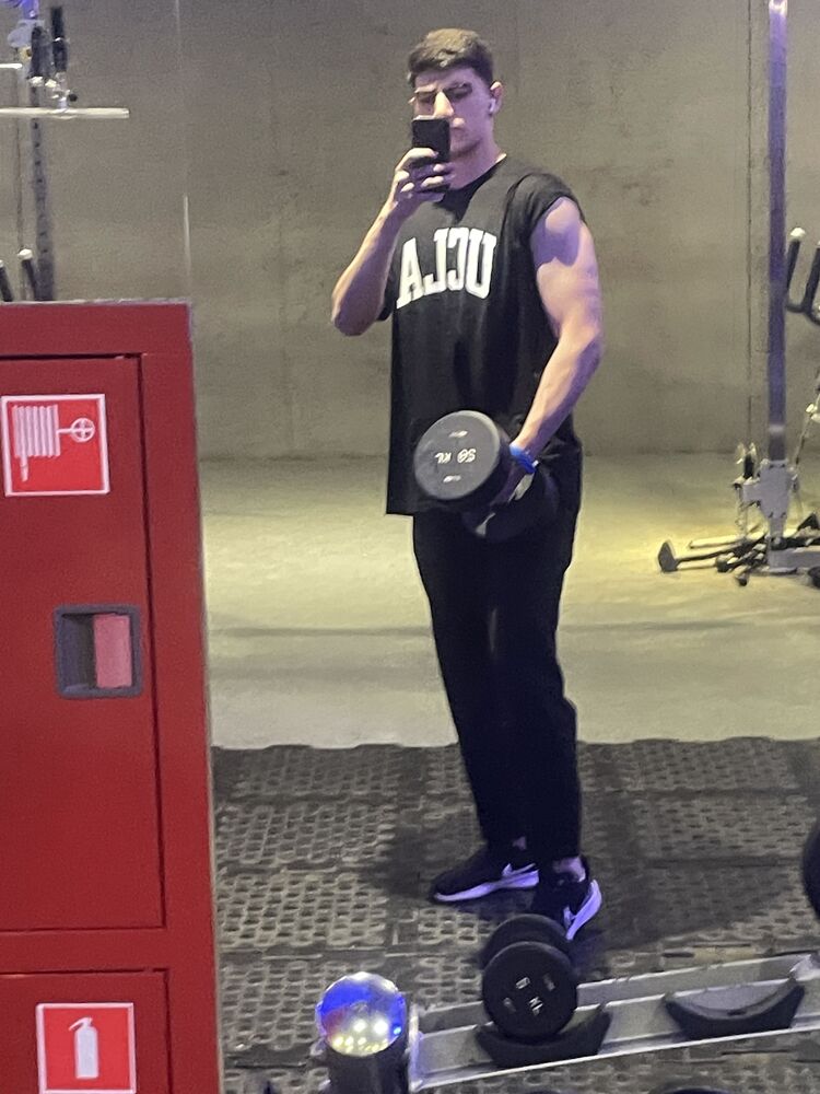  52667769  , 40 ,    --