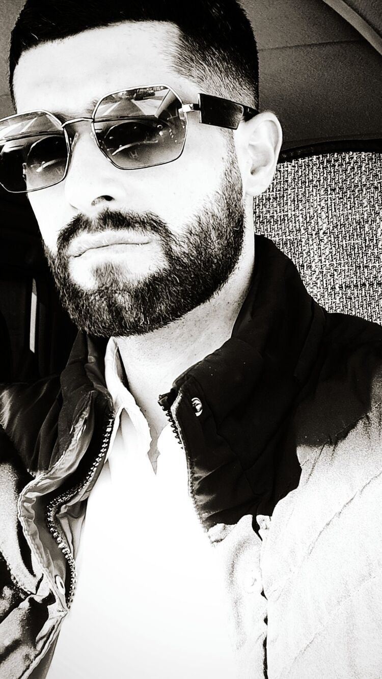  33206849  Razmik, 31 ,    