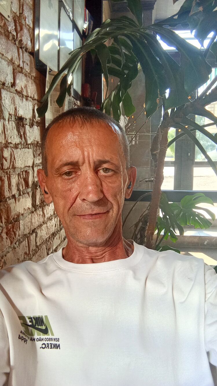  52621729  Viktor, 54 ,    
