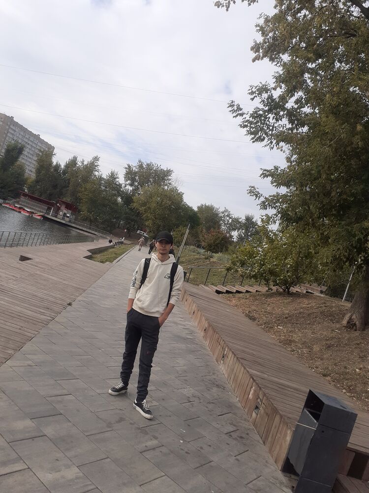  ,   Jon, 27 ,  