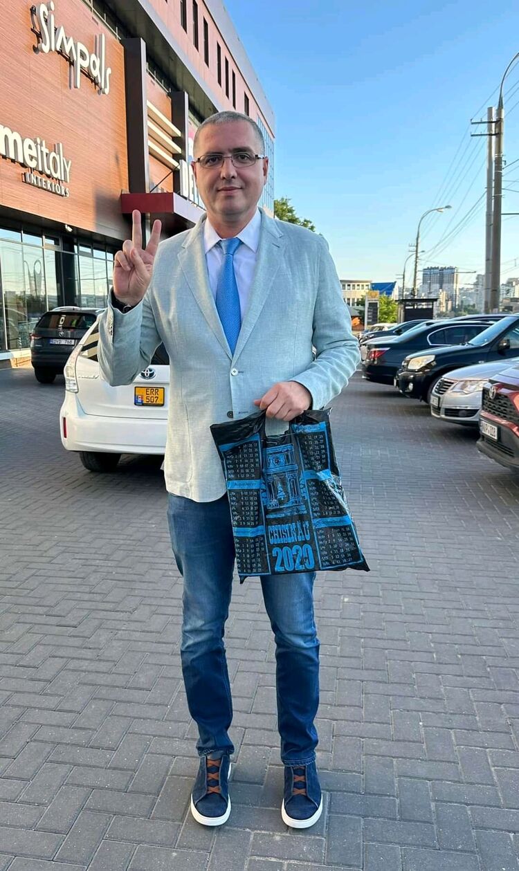  48979679  Demir Asker, 55 ,    