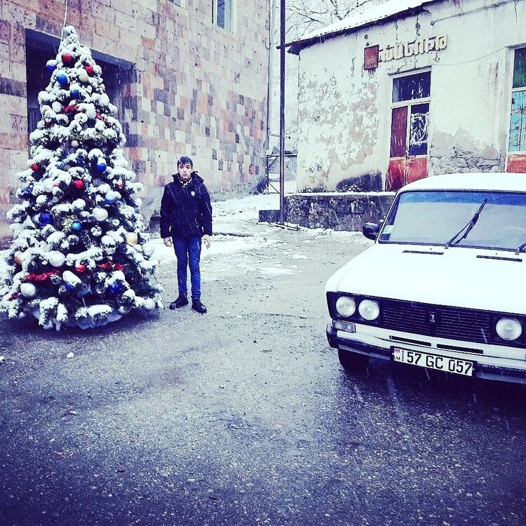  ,   Vazgen, 24 ,   