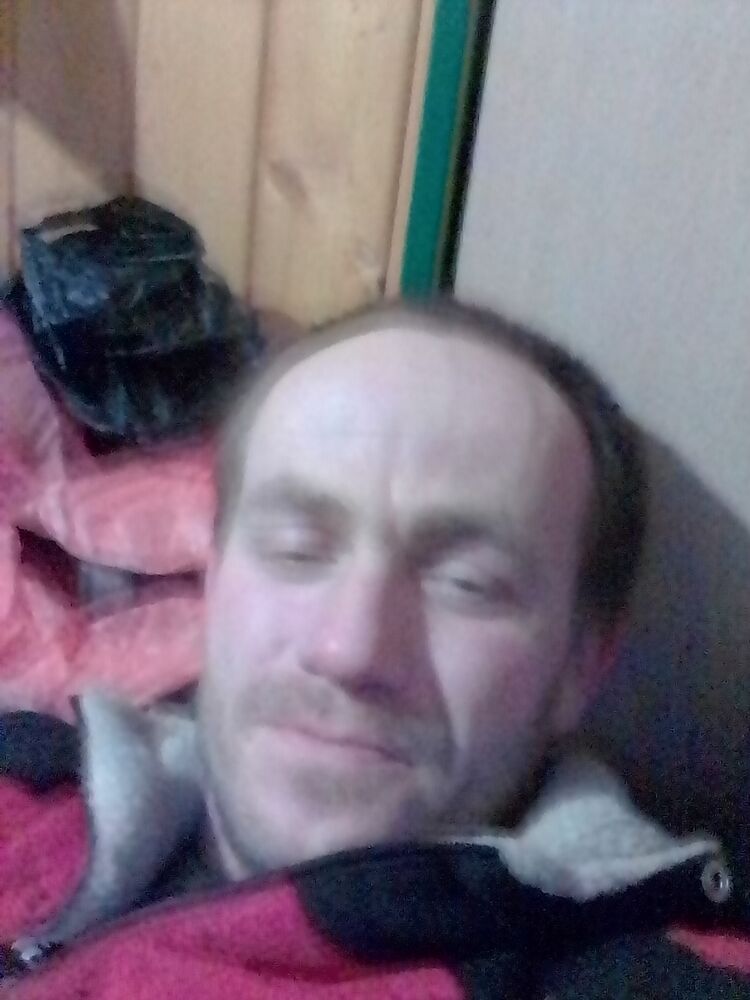  32476059  Anton, 38 ,    