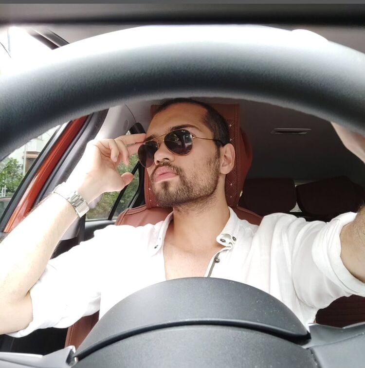  52215919  Burak, 26 ,    